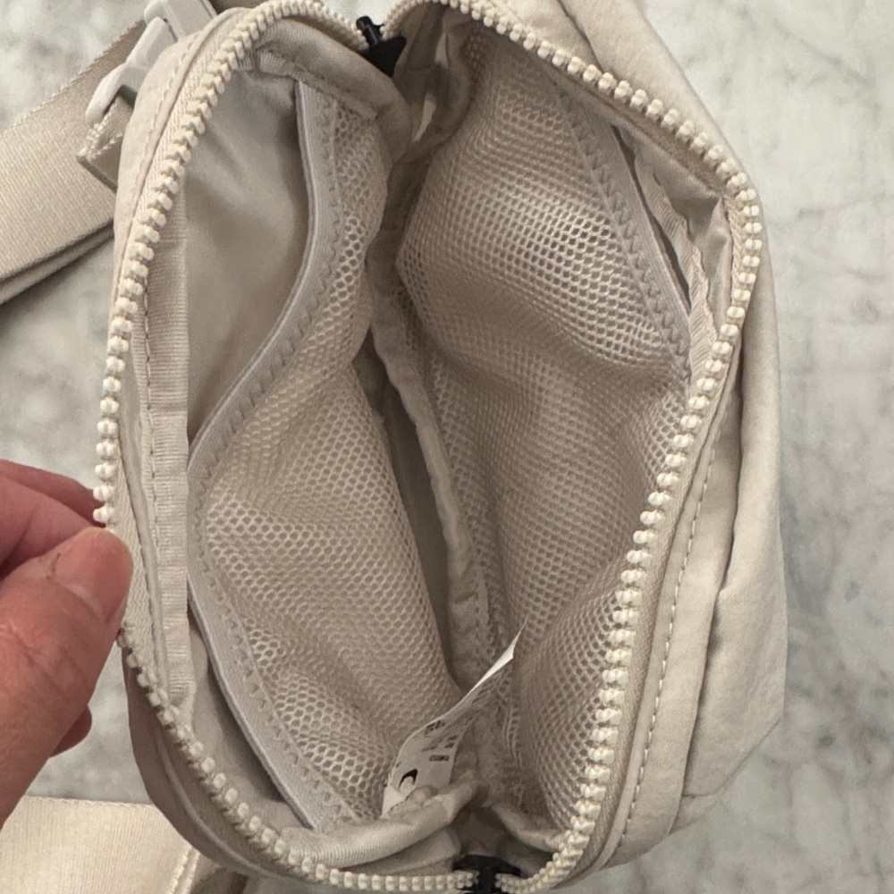 Nike Aura Light Bone black athletic Belt Bag Crossbody 2L - Picture 6 of 7